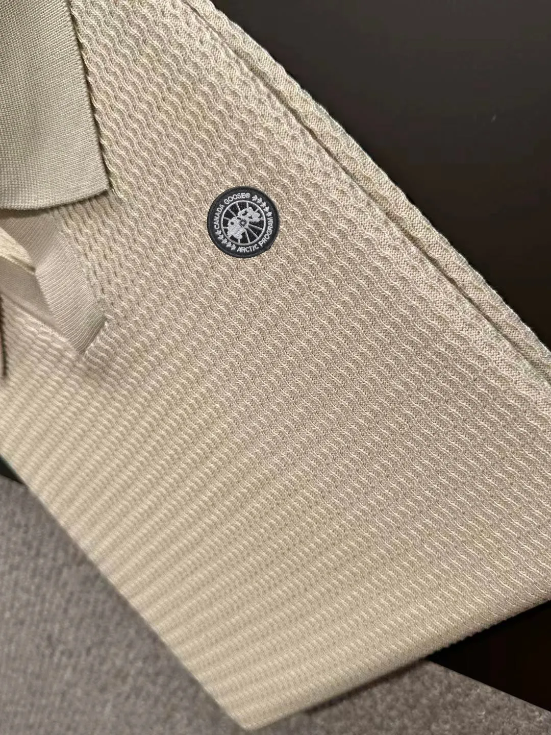 Next day shipment P300 High quality Big Goose 2025 new summer men's lapel short-sleeved knitted fabric Made of combed cotton yarn knitted cotton fabric, pure cotton high-weight special yarn, it feels full of weight when weighed, and the upper body is more textured than ordinary knitted fabrics. This texture can cope with the weather. Perfectly produced stitch by stitch according to the original version! Show nobility. Sizes: M to 3XL